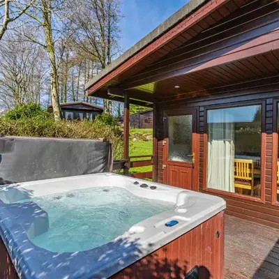 Birch Lodge 12 with Hot Tub