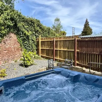 Bluebell Lodge 7 with Hot Tub
