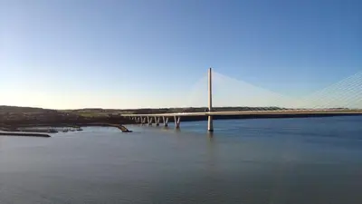a bridge over a body of water at Chilowen - Happy House in Inverkeithing