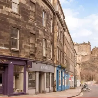 Large 4 bed (sleeps 8) Castle View